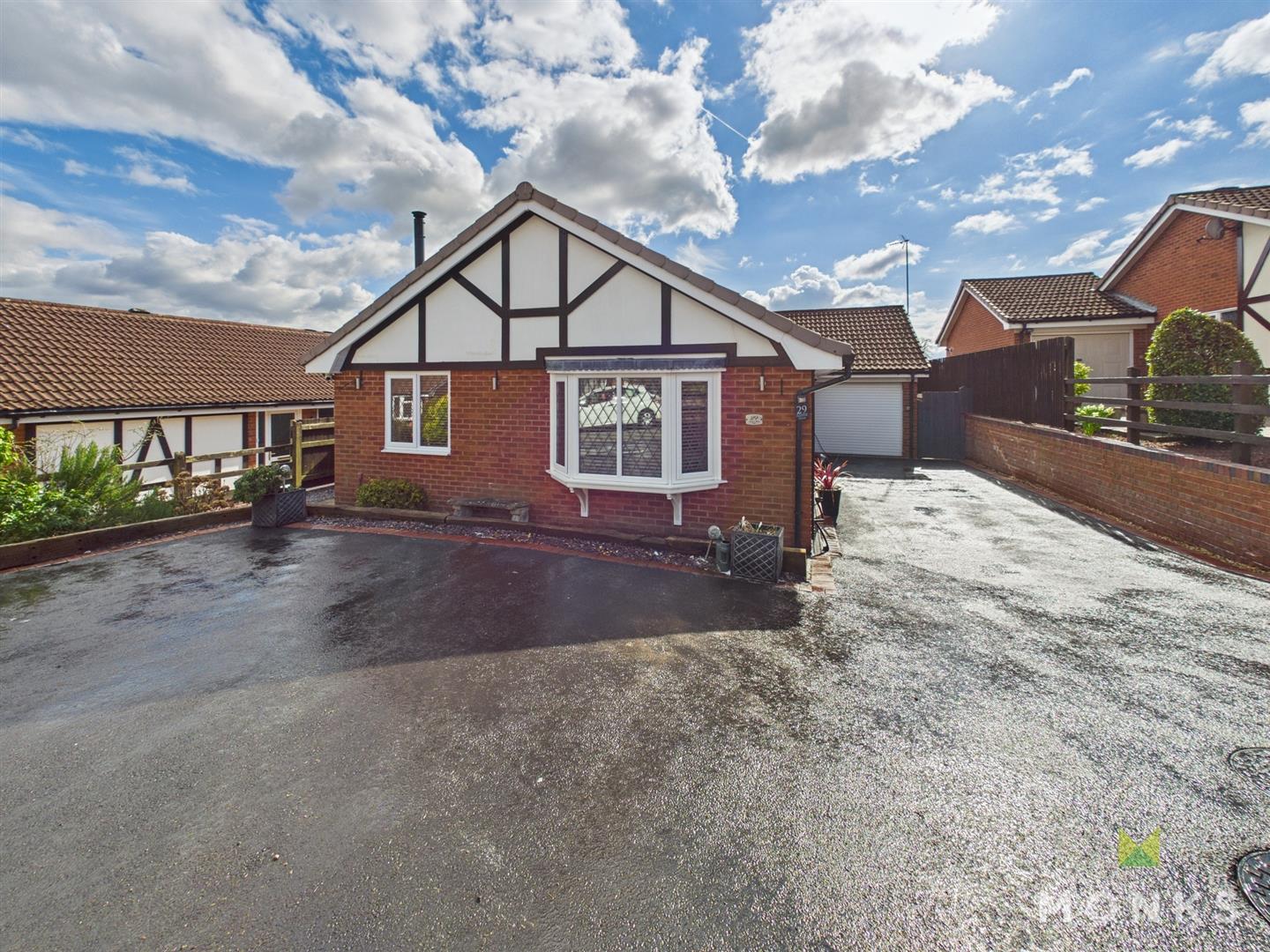 29 Hampton Fields, Oswestry, SY11 1TL For Sale